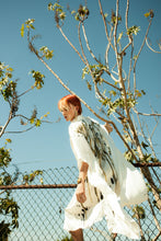 Load image into Gallery viewer, Valerj Pobega Hero Words White Kimono